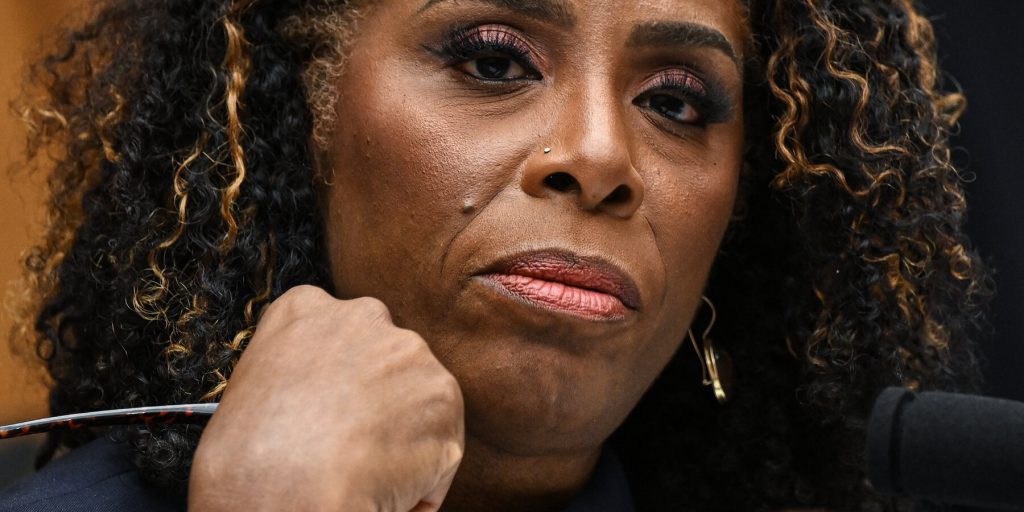 Camera respinge proposta di censura contro la delegata Stacey Plaskett