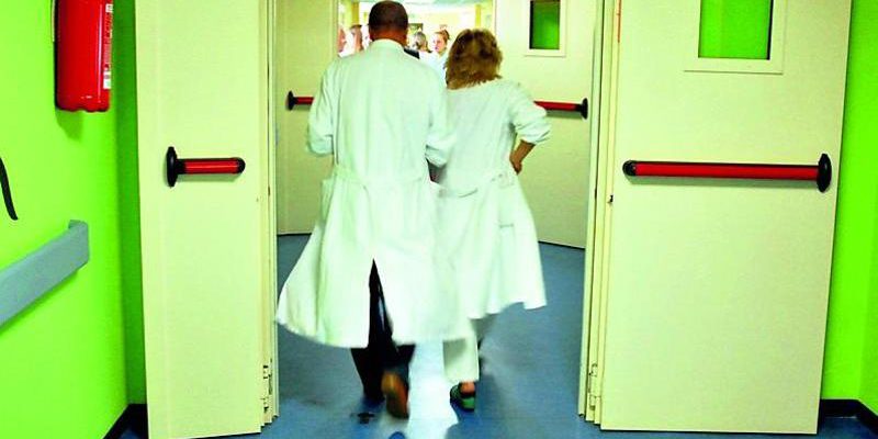 La salute degli operatori sanitari in pericolo: stress, demotivazione e solitudine, un allarme per la sanità pubblica