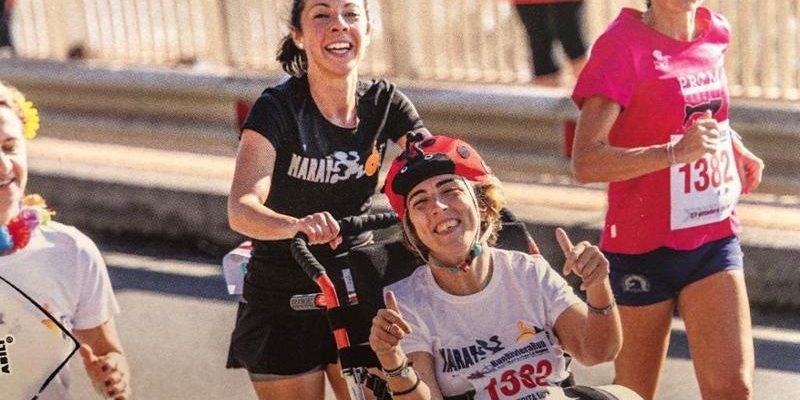 Correndo per l'inclusione: la storia di Enrica e MaratonAbili, un esempio di solidarietà e partecipazione nello sport