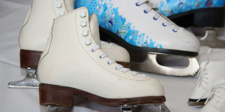 Furto ai danni del pattinatore ucraino Kirill Marsak: le giocattoli lanciate dai tifosi scompaiono dopo la sua esibizione olimpica