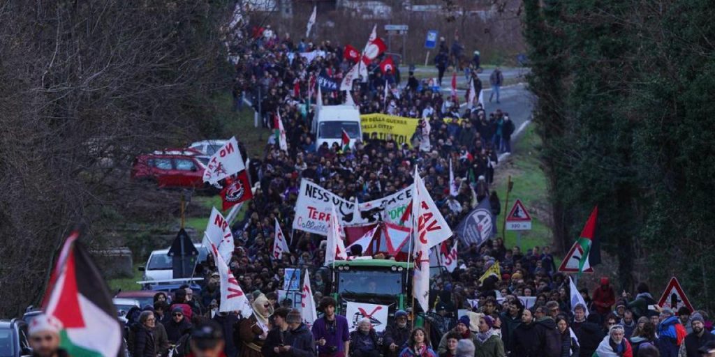 Valsusa celebra 20 anni di No Tav con marcia di resistenza