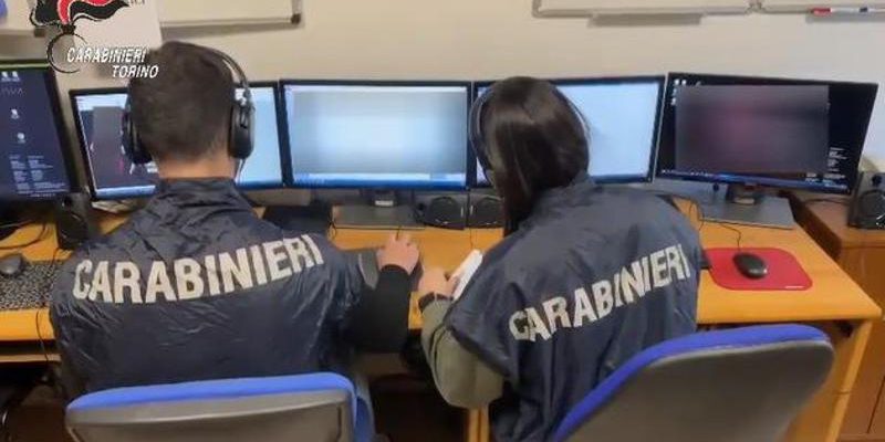 Furto di 27 computer a scuola elementare di Collegno: danni di 10.000 euro
