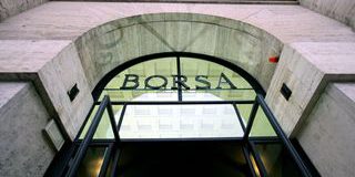 Esercizio integrale dell'opzione greenshoe da parte di Banca Profilo per ETS: flottante al 12,5% 

Approfondimento
L'opzione greenshoe è uno strumento finanziario che consente ai sottoscrittori di un'offerta pubblica di acquisto di azioni di esercitare un'opzione di acquisto aggiuntivo di azioni, al fine di coprire eventuali richieste di acquisto non soddisfatte durante la fase di offerta. In questo caso, l'esercizio integrale dell'opzione greenshoe da parte di Banca Profilo ha portato a un aumento della flottante della società al 12,5%.

Possibili Conseguenze
L'aumento della flottante potrebbe avere un impatto sul prezzo delle azioni della società, poiché un maggior numero di azioni disponibili per il mercato potrebbe aumentare la liquidità e ridurre la volatilità del prezzo. Tuttavia, è importante notare che l'impatto effettivo dipenderà da vari fattori, tra cui la domanda e l'offerta di azioni, nonché le condizioni di mercato.

Opinione
Non è possibile esprimere un'opinione oggettiva su questo evento, poiché dipende da vari fattori e condizioni di mercato. Tuttavia, è importante notare che l'esercizio dell'opzione greenshoe può essere visto come un segno di fiducia da parte degli investitori nella società e nelle sue prospettive future.

Analisi Critica dei Fatti
L'analisi critica dei fatti rivela che l'esercizio dell'opzione greenshoe è stato un evento previsto e pianificato, poiché fa parte delle condizioni dell'offerta pubblica di acquisto. Tuttavia, è importante notare che l'impatto effettivo dipenderà da vari fattori, tra cui la domanda e l'offerta di azioni, nonché le condizioni di mercato.

Relazioni con altri fatti
Questo evento è collegato alla quotazione della società su Euronext Growth Milan e all'offerta pubblica di acquisto delle azioni. È importante notare che la società opera in diversi settori, tra cui la progettazione e la direzione lavori, e che l'esercizio dell'opzione greenshoe potrebbe avere un impatto sulle sue prospettive future.

Contesto storico
La società E.T.S. S.p.A. Engineering and Technical Services è stata quotata su Euronext Growth Milan e ha operato in diversi settori, tra cui la progettazione e la direzione lavori. L'esercizio dell'opzione greenshoe è un evento recente che si inserisce nel contesto della quotazione e dell'offerta pubblica di acquisto delle azioni.

Fonti
La fonte di questo articolo è Teleborsa. Per ulteriori informazioni, si prega di visitare il sito web ufficiale di Teleborsa.