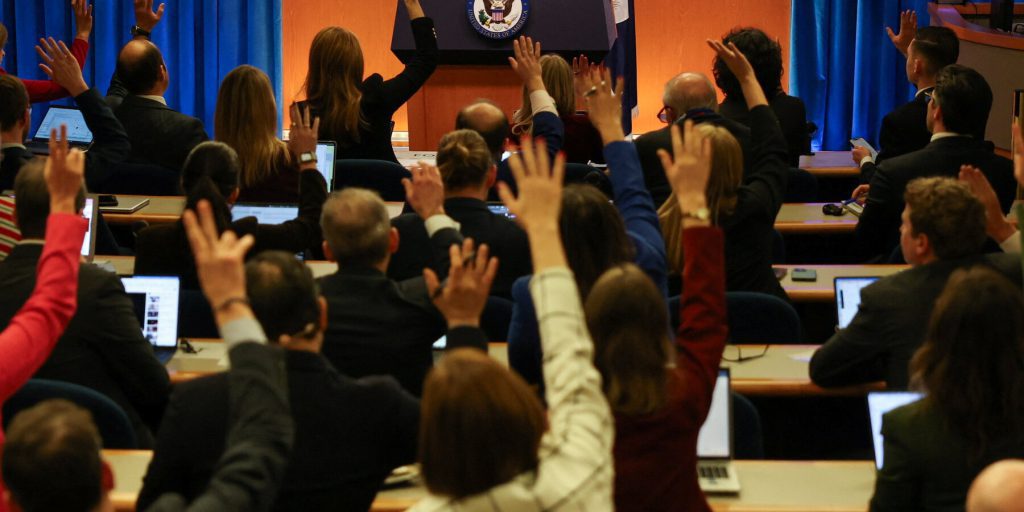 Rubio conduce una lunga conferenza stampa dimostrando rispetto verso i giornalisti