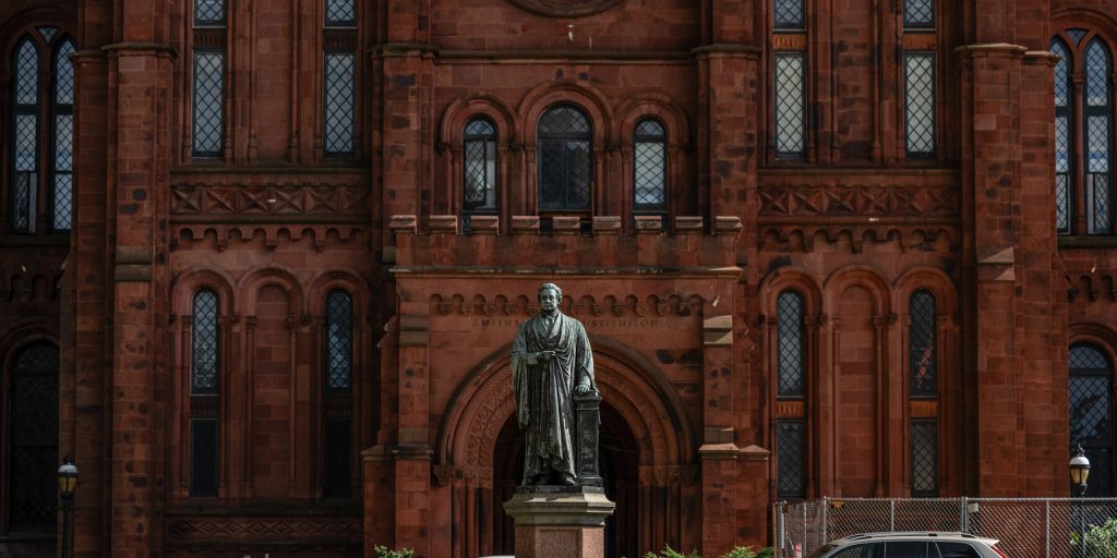 Casa Bianca denuncia ritardo dello Smithsonian nella consegna dei registri di programmazione