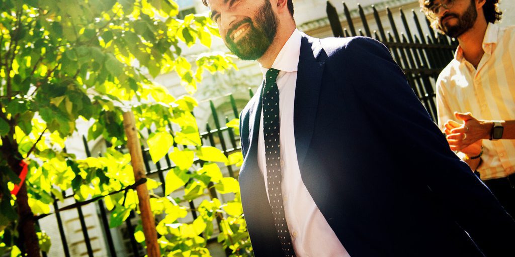 Zohran Mamdani il Candidato Democratico che Sta Cambiando la Politica a New York