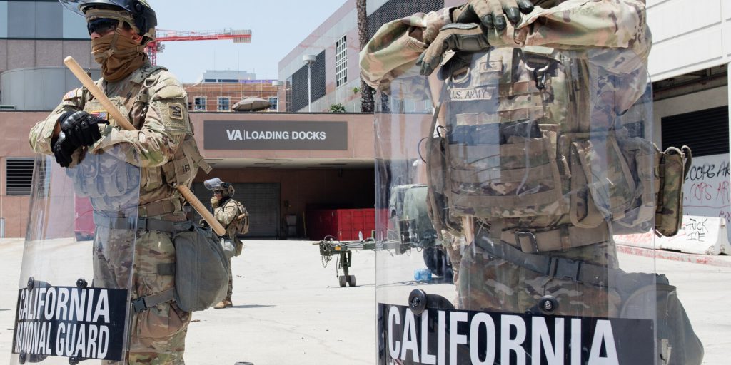 Corte ordina a Trump di ritirare le truppe della Guardia Nazionale da Los Angeles entro lunedì