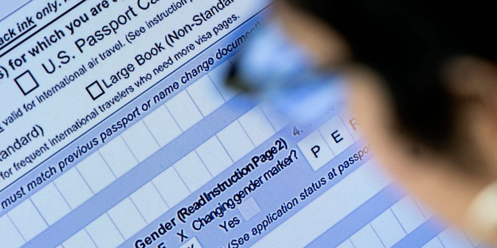 Nuova regola per i passaporti USA: le compagnie aeree devono ignorare il marcatore di genere neutro "X" e utilizzare solo "M" o "F"