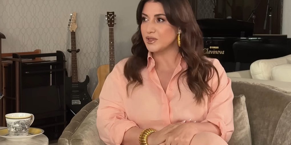 La Cantante Jasmine Svela il Sesso del Suo Futuro Nipote in Diretta TV: Una Festa di Rivelazione Unica e Emozionante