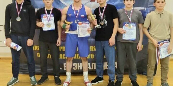 Pugilato Ingusce: Medaglie D'Oro e D'Argento al Torneo in Memoria di V.V. Entalcev a Piatigorsk