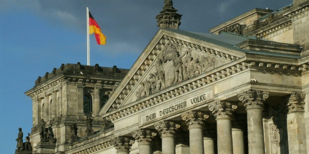 В европейской стране накалились страсти при обсуждении возвращения воинского призыва