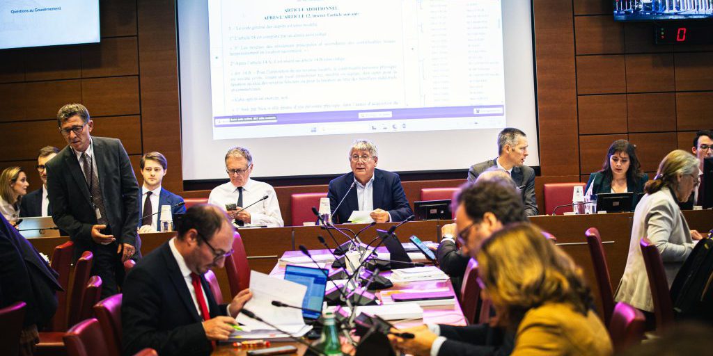 « Ça va mal se terminer » : à l’Assemblée, la bataille fait rage sur le budget