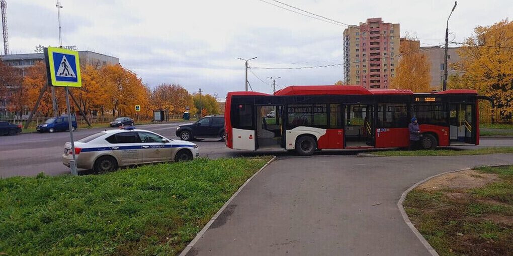 Incidente Stradale a Chernovcy: Autobus Investe Studentessa su Passeggiata, Una Tragedia che Solleva Preoccupazioni sulla Sicurezza Stradale
