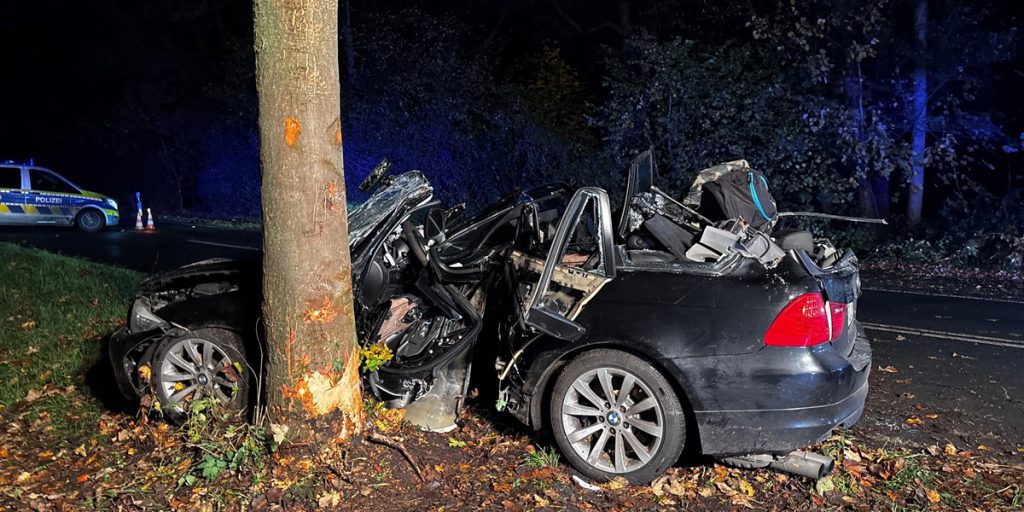 Incidente Stradale Mortale nel Ruhrgebiet: Un Giovane Uomo in Pericolo di Vita Dopo la Collisione con un Albero