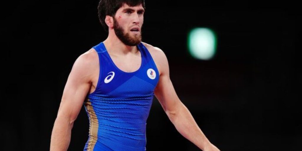 Zaurov Uguev Si Qualifica per la Finale del Campionato Mondiale di Lotta Libera