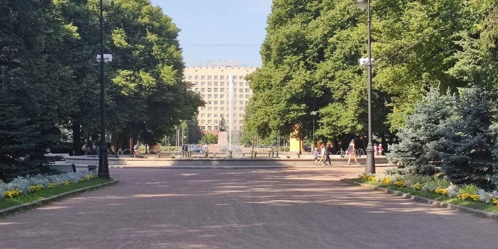 Piano di Sviluppo per il Distretto di Mosca a San Pietroburgo: Miglioramento della Qualità della Vita e Creazione di Spazi Verdi