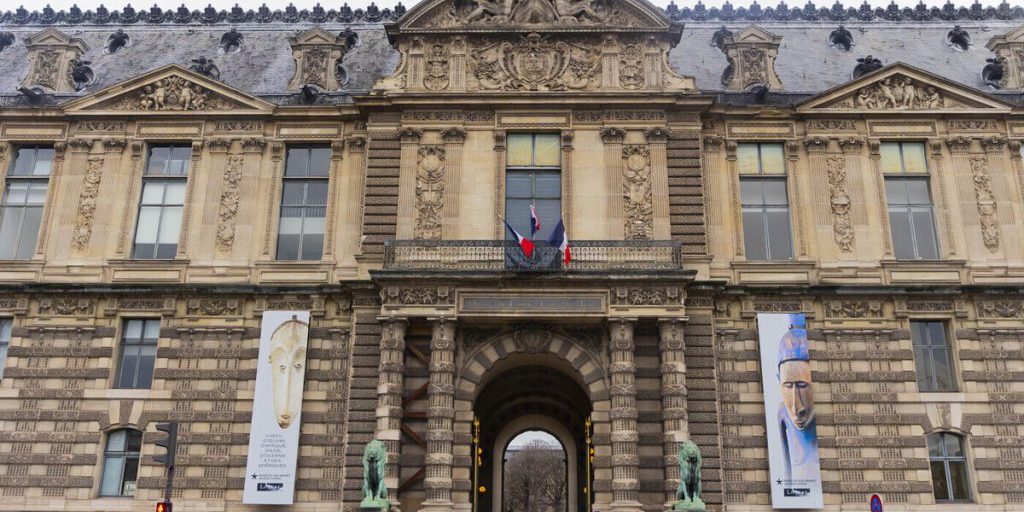 Furto al Louvre: Otto Preziosi Gioielli Rubati, le Indagini sono in Corso