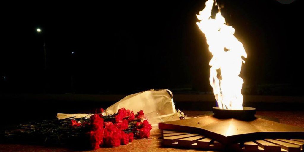 Участники форума «Юг ЗаСпорт» в Бердянске почтили героев у Вечного огня