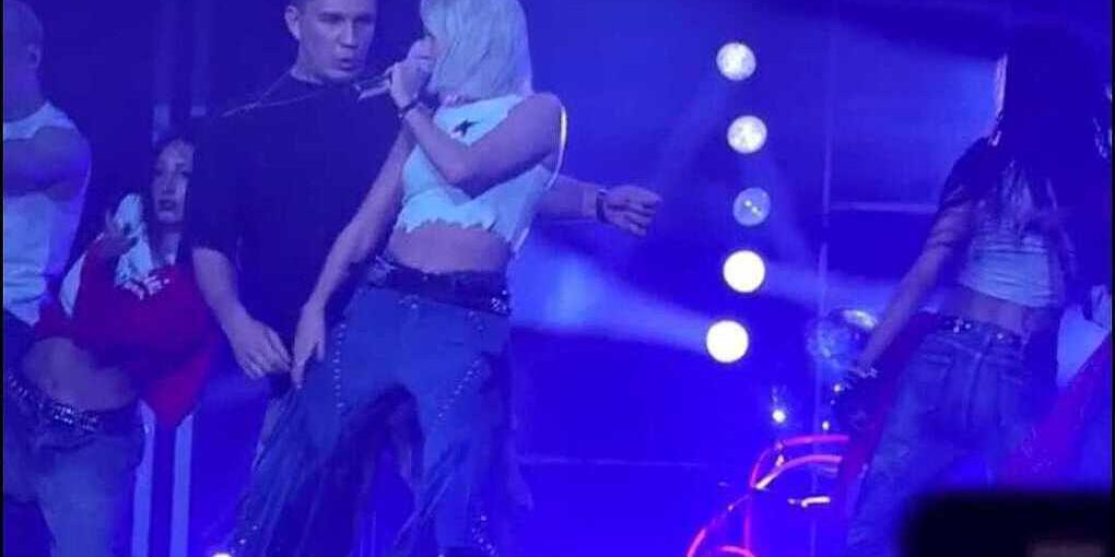 Дима Масленников взорвал сольник Клавы Коки спонтанным перформансом