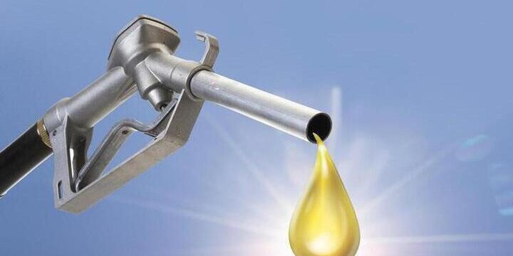 Stati Uniti e India: nuove tensioni commerciali a causa degli acquisti di petrolio russo