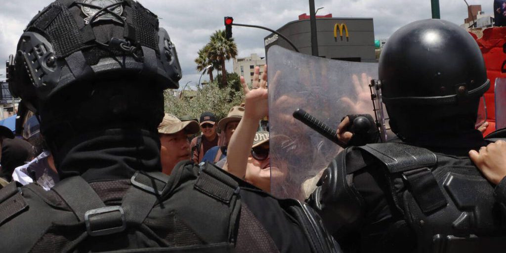 Кортеж президента обстреляли в Эквадоре