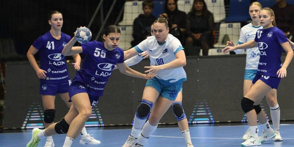 Гандболистки из Новороссийска проиграли выездной матч в Тольятти