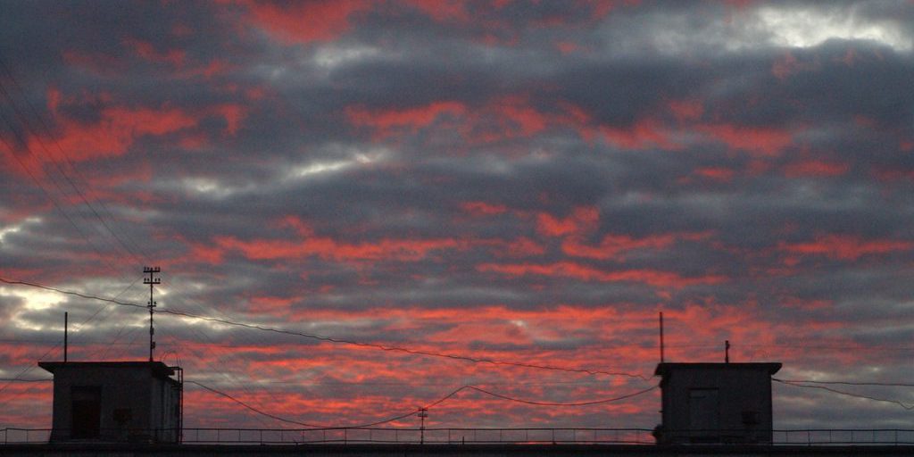 Attacco aereo respinto nella regione di Astrachan: le forze di difesa aerea russe proteggono la regione da un grande attacco condotto dalle Forze Armate Ucraine