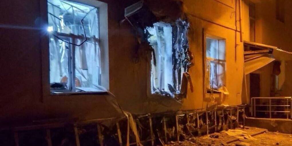 Attacco di un drone a Donetsk: feriti due giovani nel parco "Gulliver" - Indagini in corso e mobilitazione della comunità locale