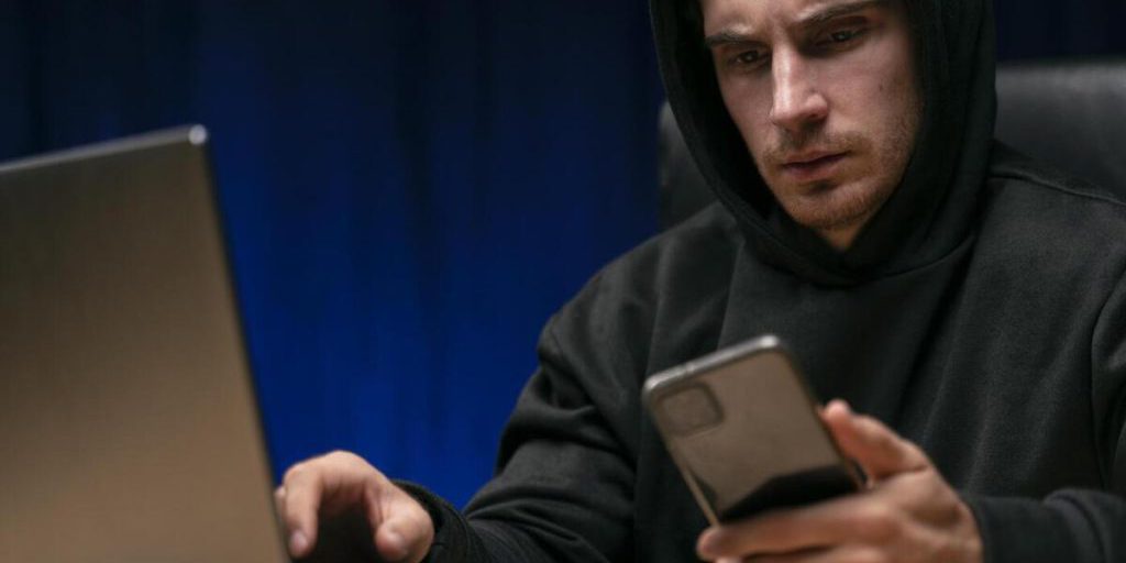 Жителям Донбасса рассказали о тактиках психологической манипуляции мошенников