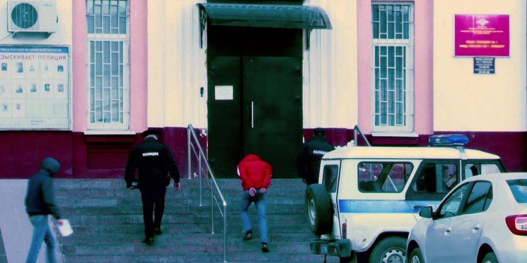 Arrestato senzatetto per atti osceni su minore in Russia: le possibili conseguenze e l'analisi critica del caso