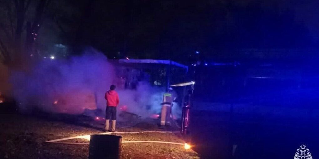 В Туле пожарные спасли человека из загоревшейся квартиры