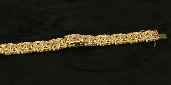 Goldene Armbanduhr bei „Bares für Rares“: Teilnehmerin hat eine große Befürchtung!