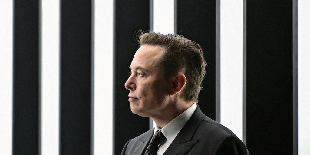 Tesla a un bivio: il piano di retribuzione di Elon Musk, una scelta cruciale per il futuro dell'azienda