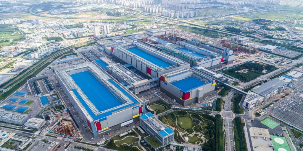 Samsung registra aumento del 32% dell'utile operativo grazie al boom dei prezzi dei chip