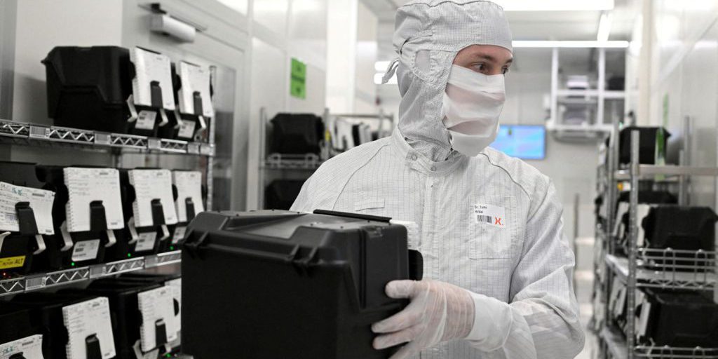 Automotive, scontro Olanda-Cina: allarme in Europa per i chip Nexperia