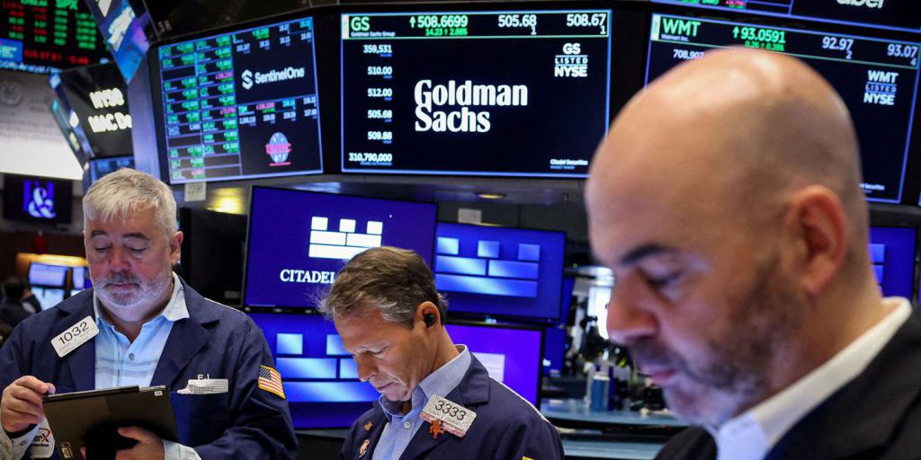 Borse Asiatiche in Rialzo dopo le Dichiarazioni di Jerome Powell, ma la Deflazione in Cina Preoccupa gli Investitori