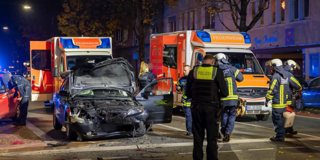Giovane guidatore di 22 anni ferito gravemente in incidente stradale a Bochum: cosa è successo e cosa possiamo imparare da questo evento