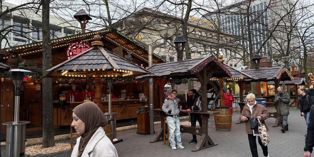 Prima visita al mercato di Natale di Duisburg: ho contato 12 volte un elemento curioso