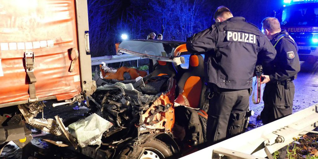 Incidente grave sull'A61 in Germania: coppia coinvolta in collisione con Twingo