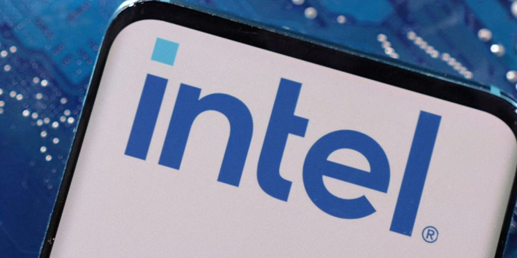 Azioni Intel crollano a Wall Street per previsioni di crescita deludenti