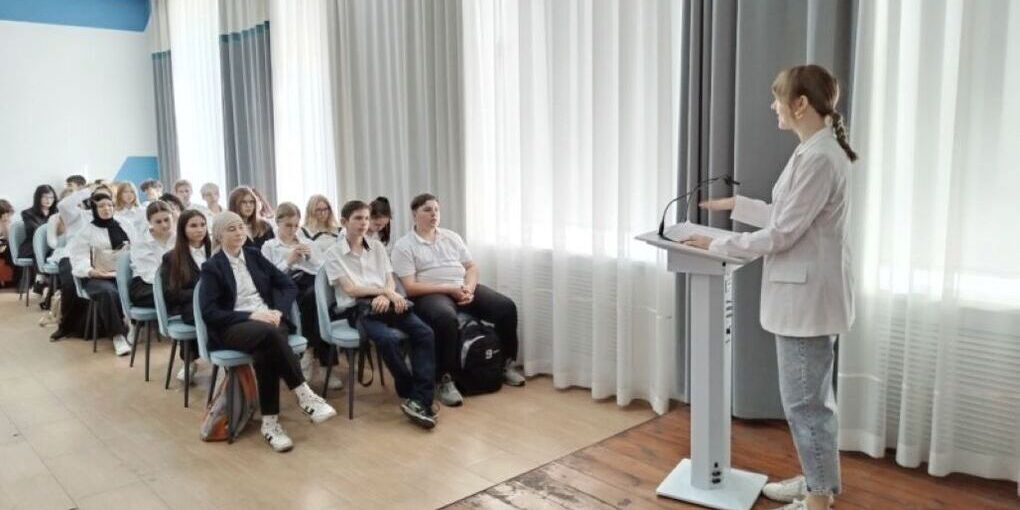 Студентам пензенского колледжа объяснили опасность неонацизма