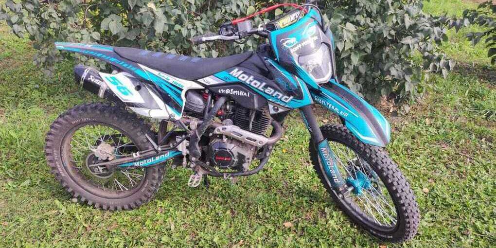 Incidente stradale a Komsomolec: un ragazzo di 17 anni perde il controllo del motociclo senza patente