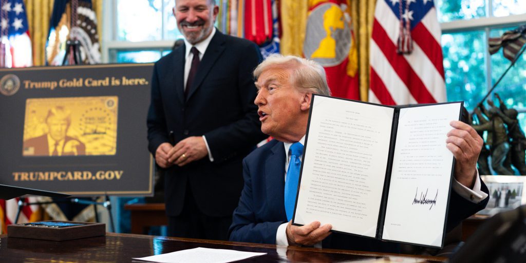 California e New York intentano causa contro la tassa di 100.000 $ sul visto H‑1B