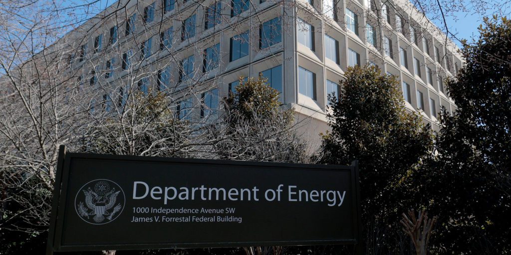 Riorganizzazione del Dipartimento dell'Energia: governo riduce l'attenzione alle energie rinnovabili in favore dei combustibili fossili