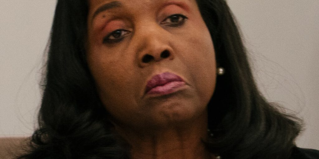 Corte Suprema esamina se Trump può licenziare un funzionario della Fed: preoccupazioni per l'indipendenza della banca centrale