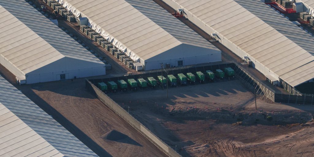 Famiglia di immigrato cubano denuncia strangolamento in custodia ICE a El Paso, autorità affermano suicidio