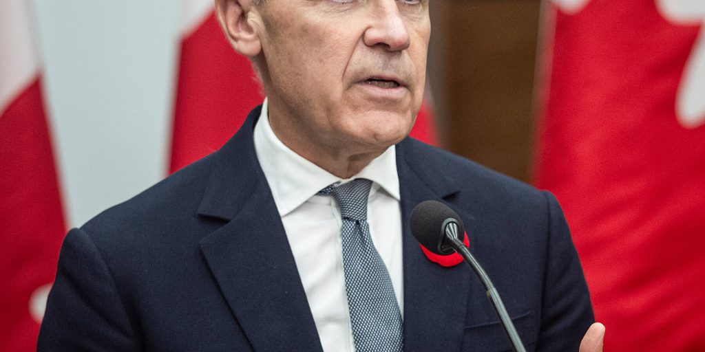 Carney avverte di un possibile collasso globale e invita i paesi di media dimensione a collaborare