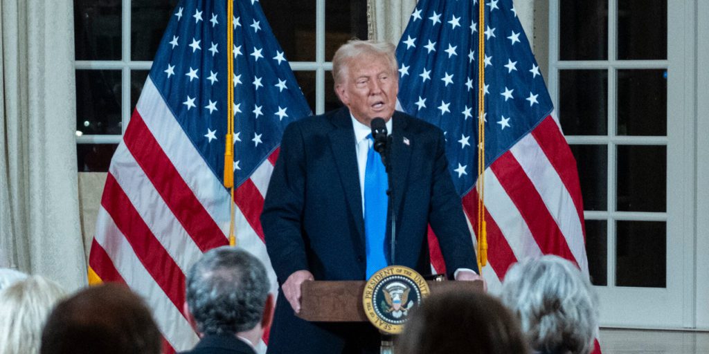 Trump annuncia due eventi di raccolta fondi per il suo Super PAC, biglietti a un milione di dollari