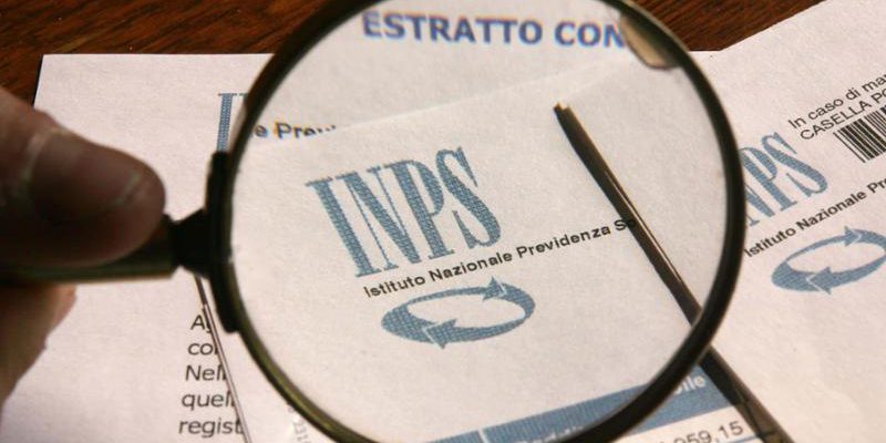 Pensioni in ritardo, traffico a Milano, parcheggio via Zini e servizi igienici al Cimitero Sud: notizie del 24 dicembre