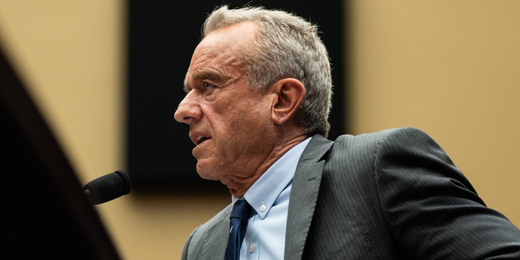 RFK Jr. sostiene di aver chiesto al CDC di modificare il linguaggio sul sito riguardo vaccini e autismo